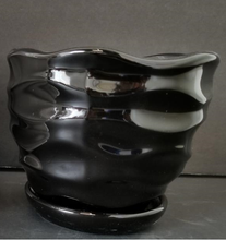 将图片加载到图库查看器，The Wave collection planter ( Black / White) - G &amp; J Florist
